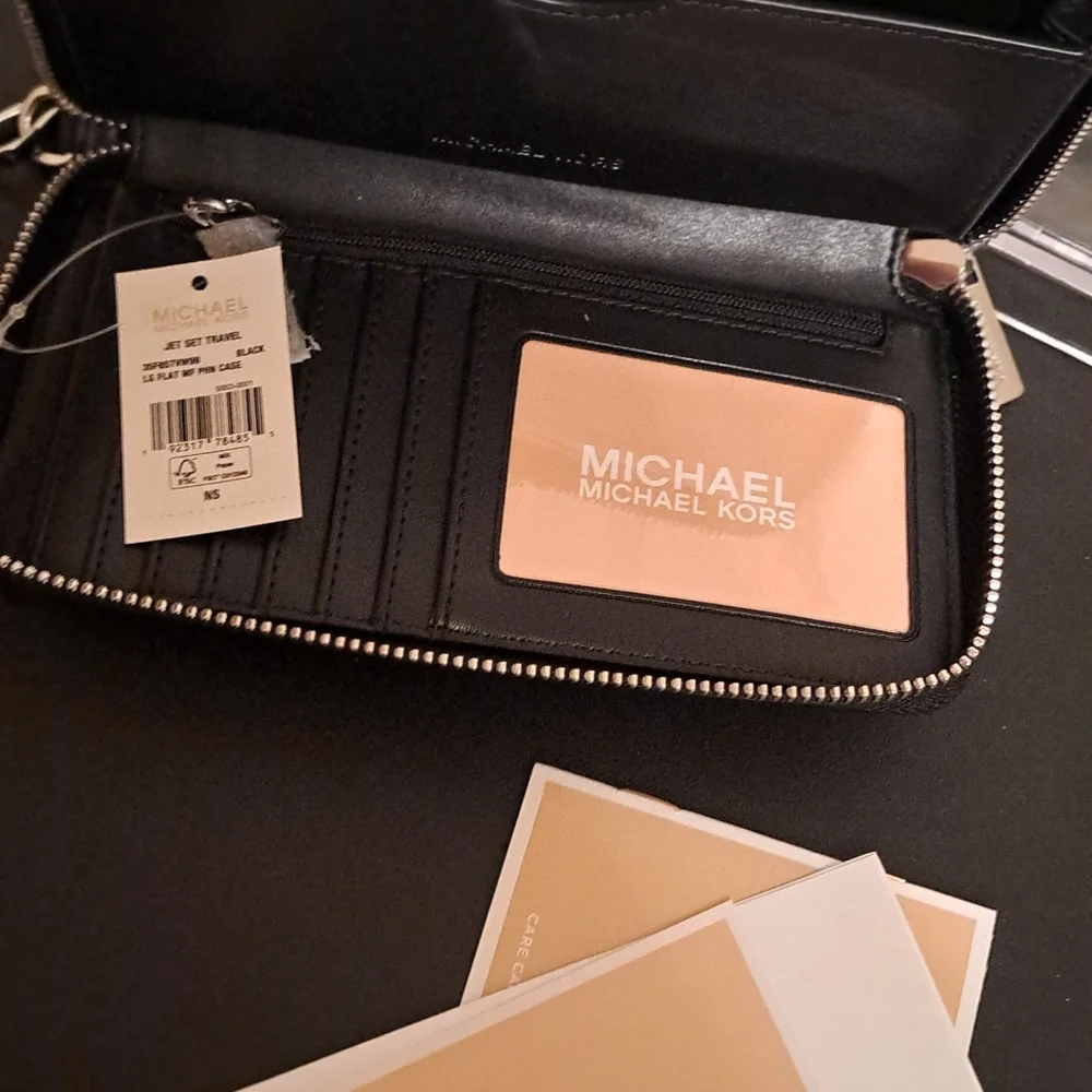 Michael Kors Jet Set Large Signature Logo Smatphone Wallet NWT